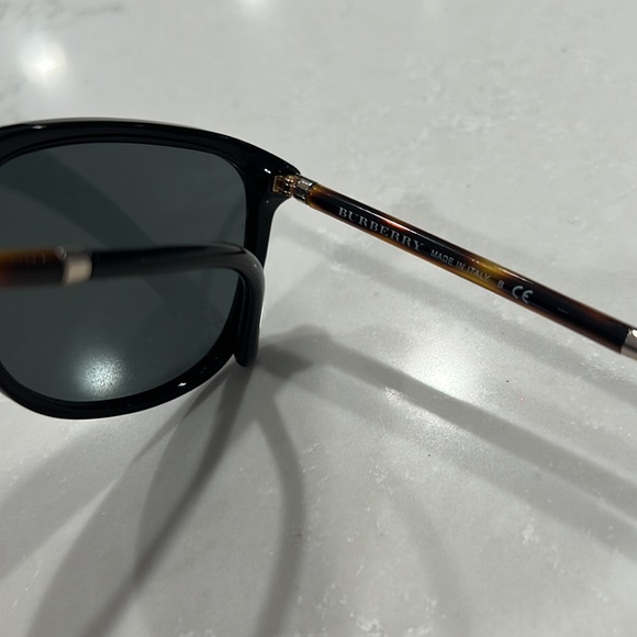 NWOT [Burberry] Women’s Sunglasses BLACK TORTOISE B4139 3001/87 with Case - Picture 6 of 6